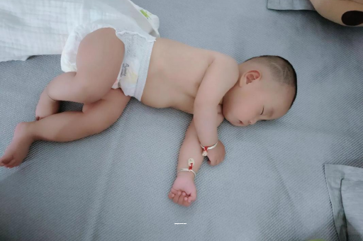 青岛宝宝拉屎有黑色颗粒 青岛宝宝拉屎有黑色颗粒